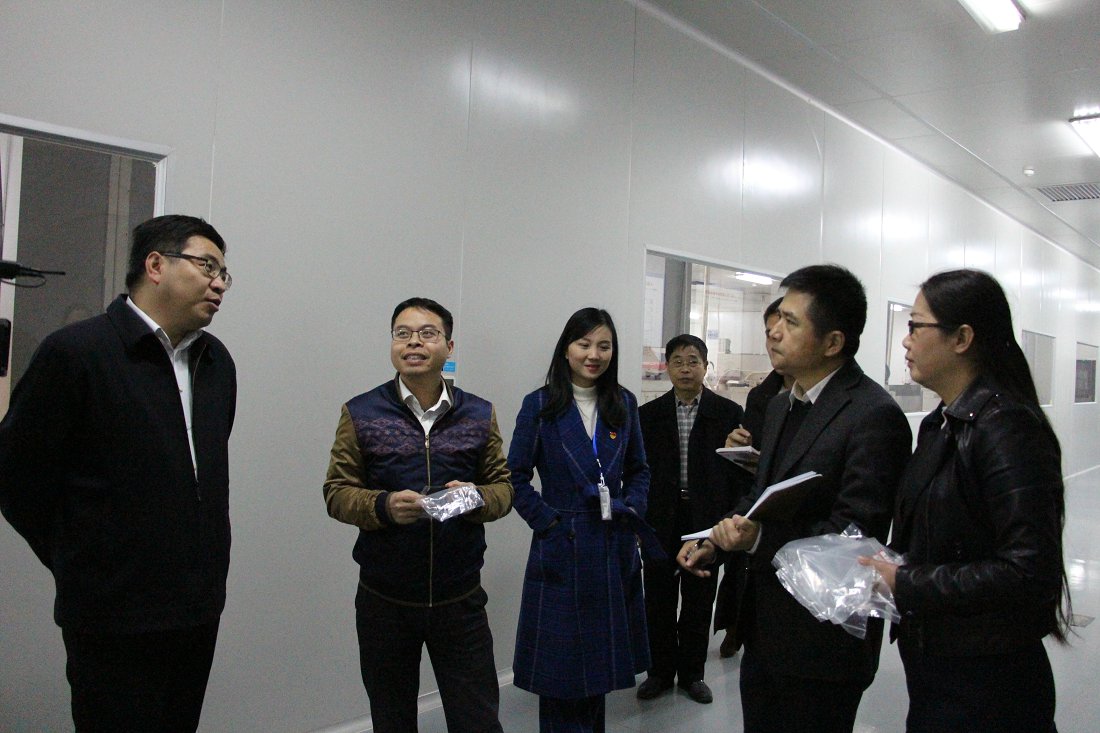 新华社江西分社刘健社长一行莅临沃格光电调研采访 新华社江西分社刘健社长一行莅临沃格光电调研采访