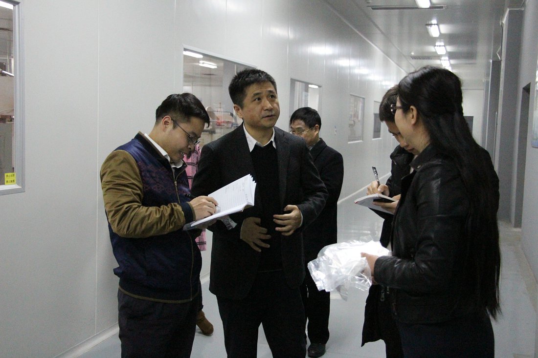 新华社江西分社刘健社长一行莅临沃格光电调研采访 新华社江西分社刘健社长一行莅临沃格光电调研采访